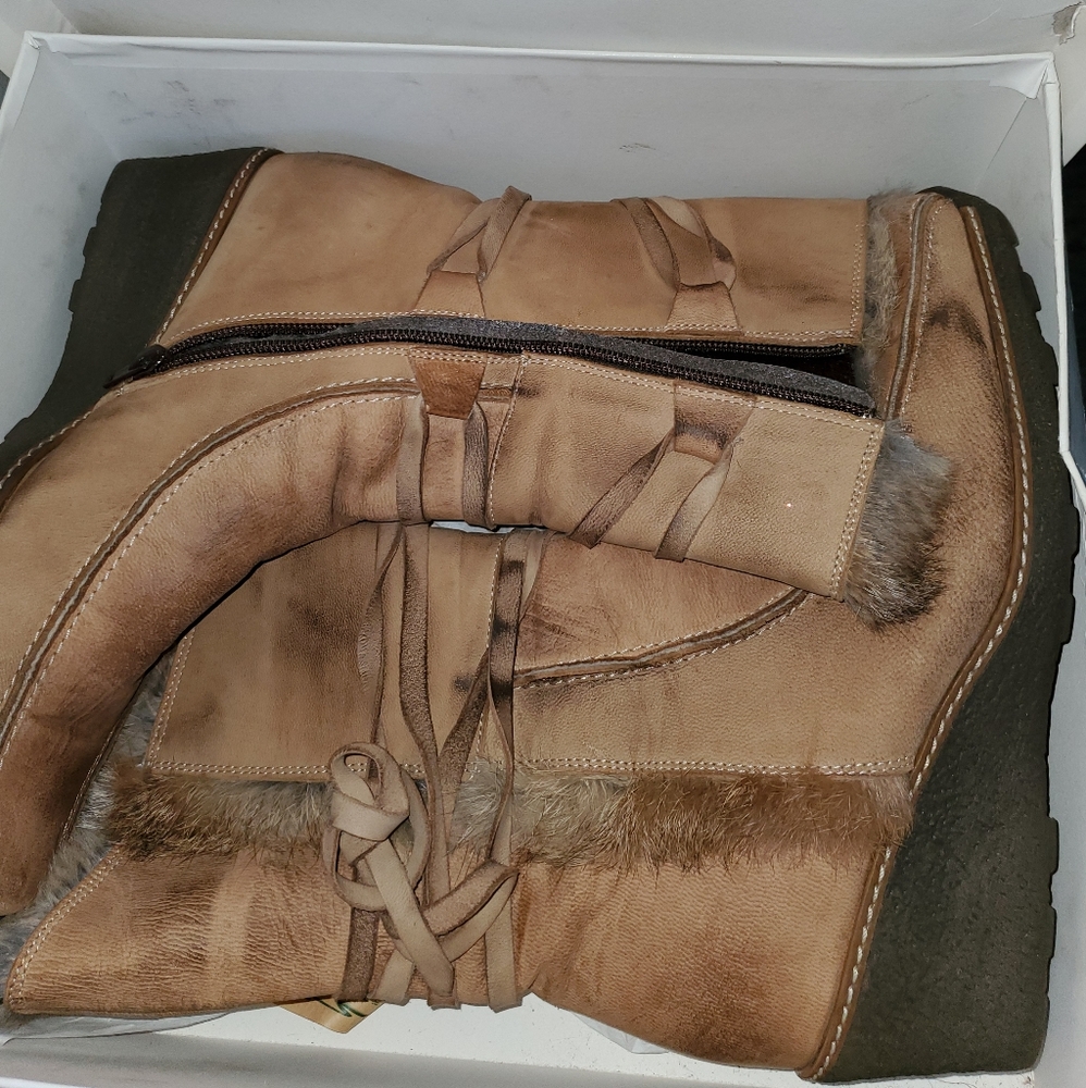 Boots - Picture 2 of 5